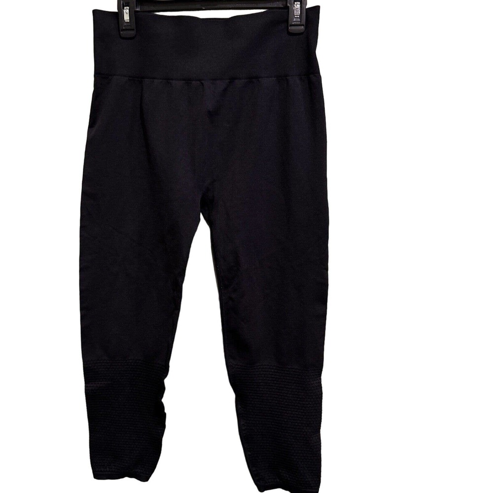 Fabletics Capris Leggings Small Black with texture at calf